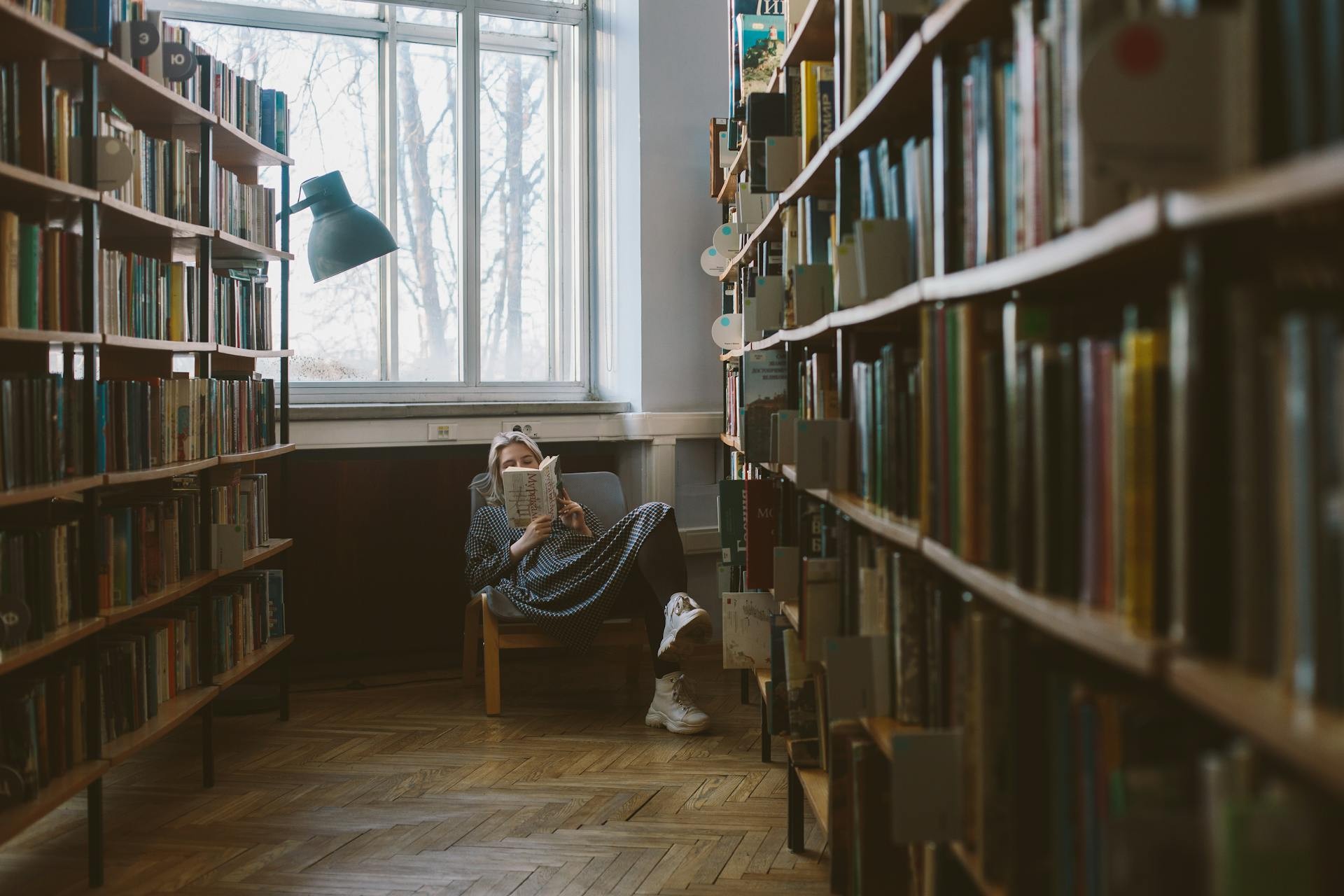 pexels-polina-zimmerman-woman-reading