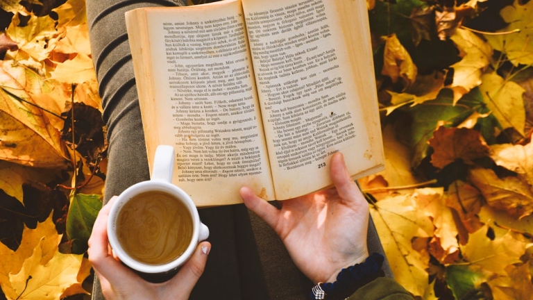 pexels-geriart-book-reading