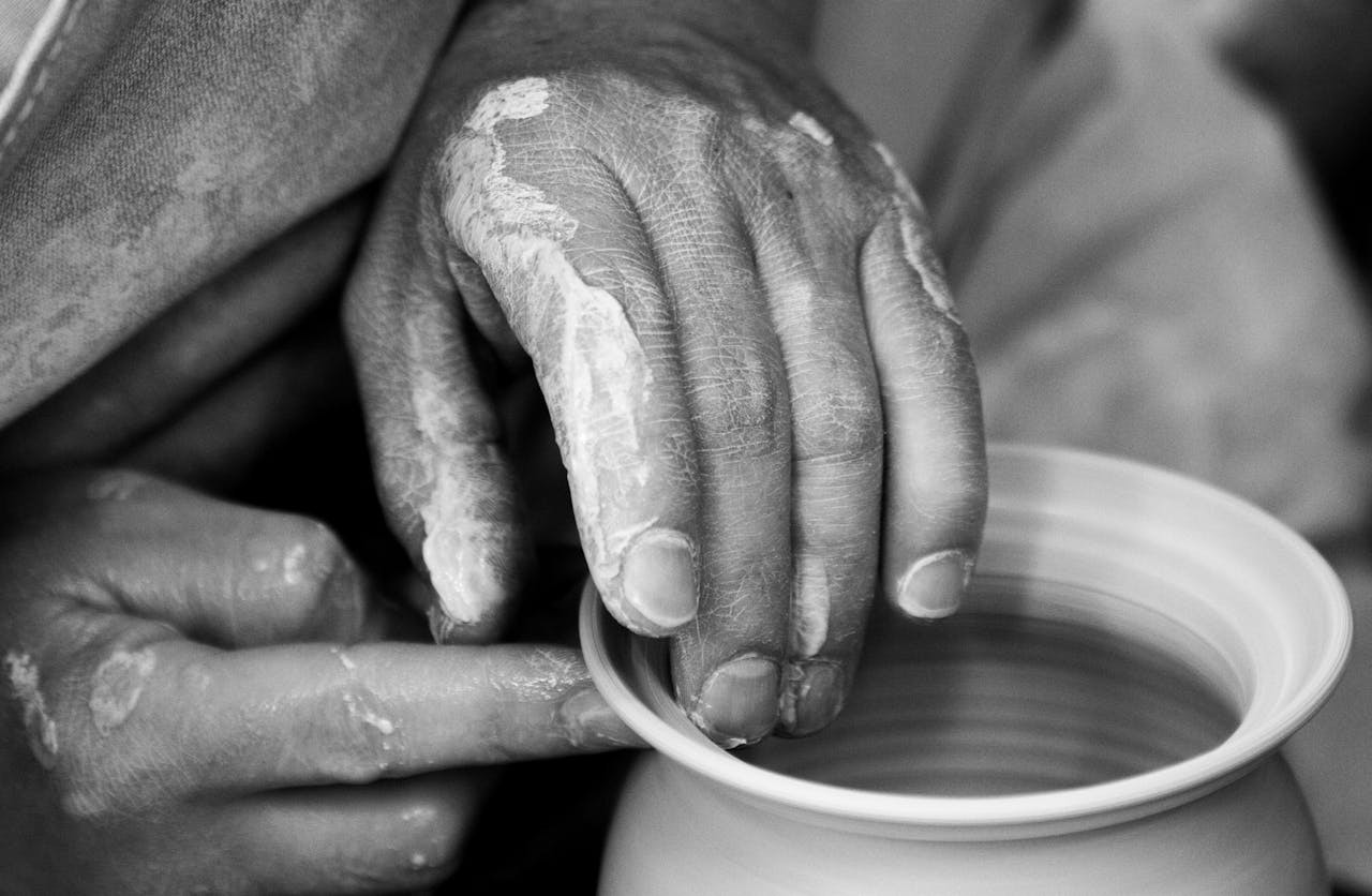 pexels-pixabay-pottery-table